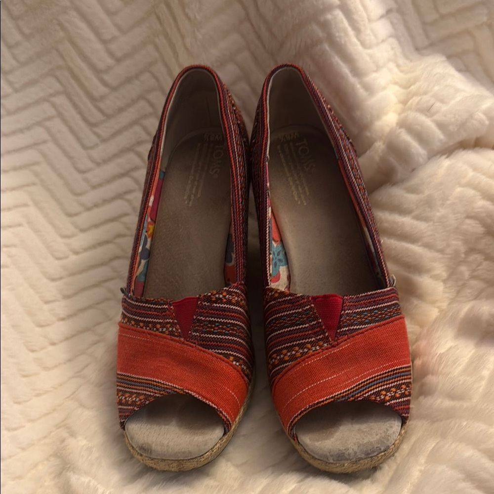 Stylish Women's Toms Peep-Toe Wedges